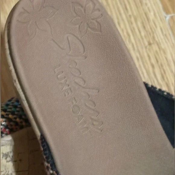 Skechers Beverly Delighted
Womens Luxe Foam Rainbow
Woven Open Toe Sandals - Picture 9 of 9